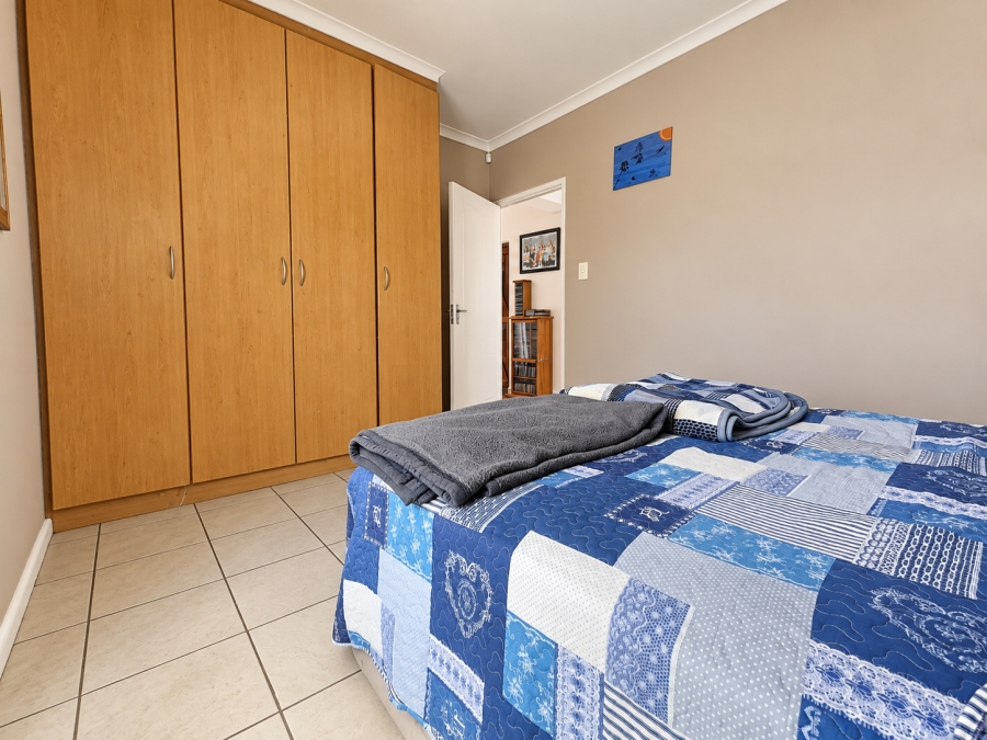 To Let 4 Bedroom Property for Rent in Hoogland Western Cape